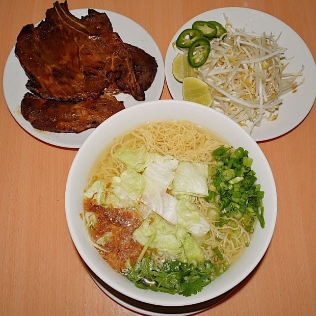 N17. Egg Noodle Soup w Charbroiled Pork Chop